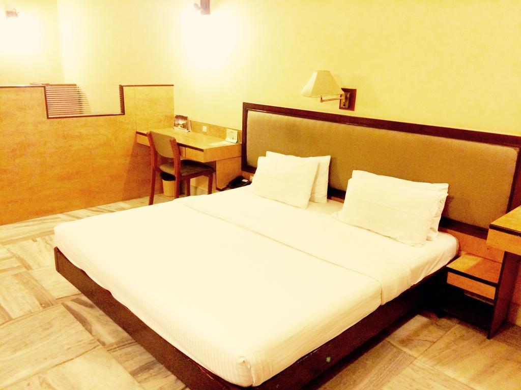 Harsha Hotel Hyderabad Exterior foto