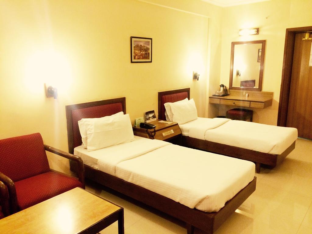 Harsha Hotel Hyderabad Exterior foto