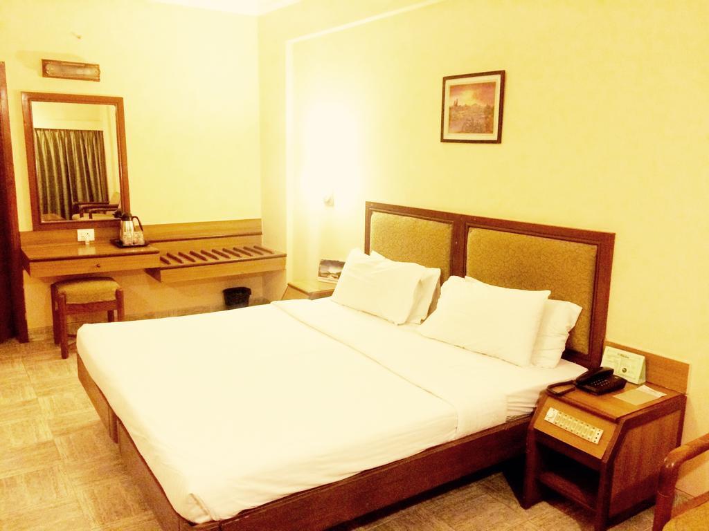 Harsha Hotel Hyderabad Exterior foto