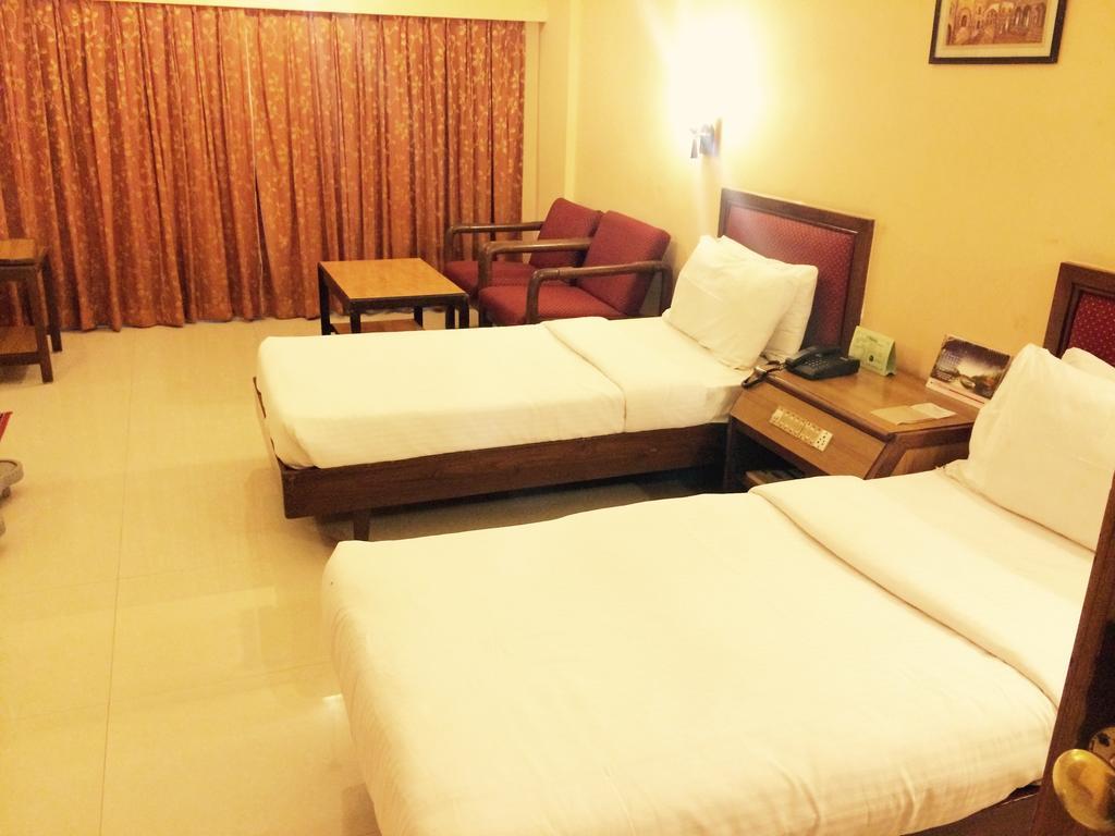 Harsha Hotel Hyderabad Exterior foto